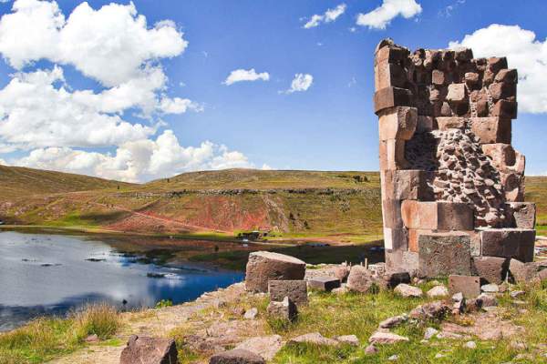 Bus Nocturno Directo Cusco - Puno + Lago Titicaca 3D2N Uros, Amantaní, Taquile y Sillustani + Bus Directo (Retorno)